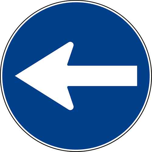 segnale raffigurato vieta la svolta a destra